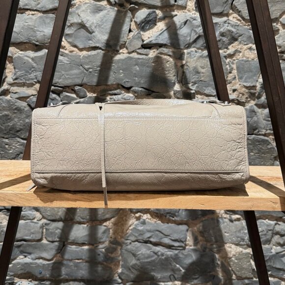 Balenciaga 2024 Beige Arena Leather Medium Le City Bag - Picture 5 of 16